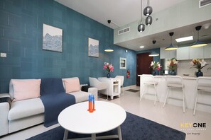 Deluxe appartement, gedeeltelijk uitzicht op zee | Woonruimte | Een computerscherm