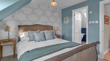 5 bedrooms, free WiFi, bed sheets