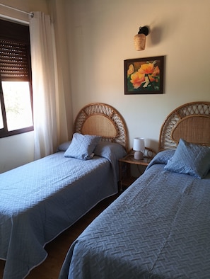 2 bedrooms, iron/ironing board, bed sheets - El Rinconcito, Urbanization La Algara 85. El Ronquillo. Seville. (El Ronquillo)