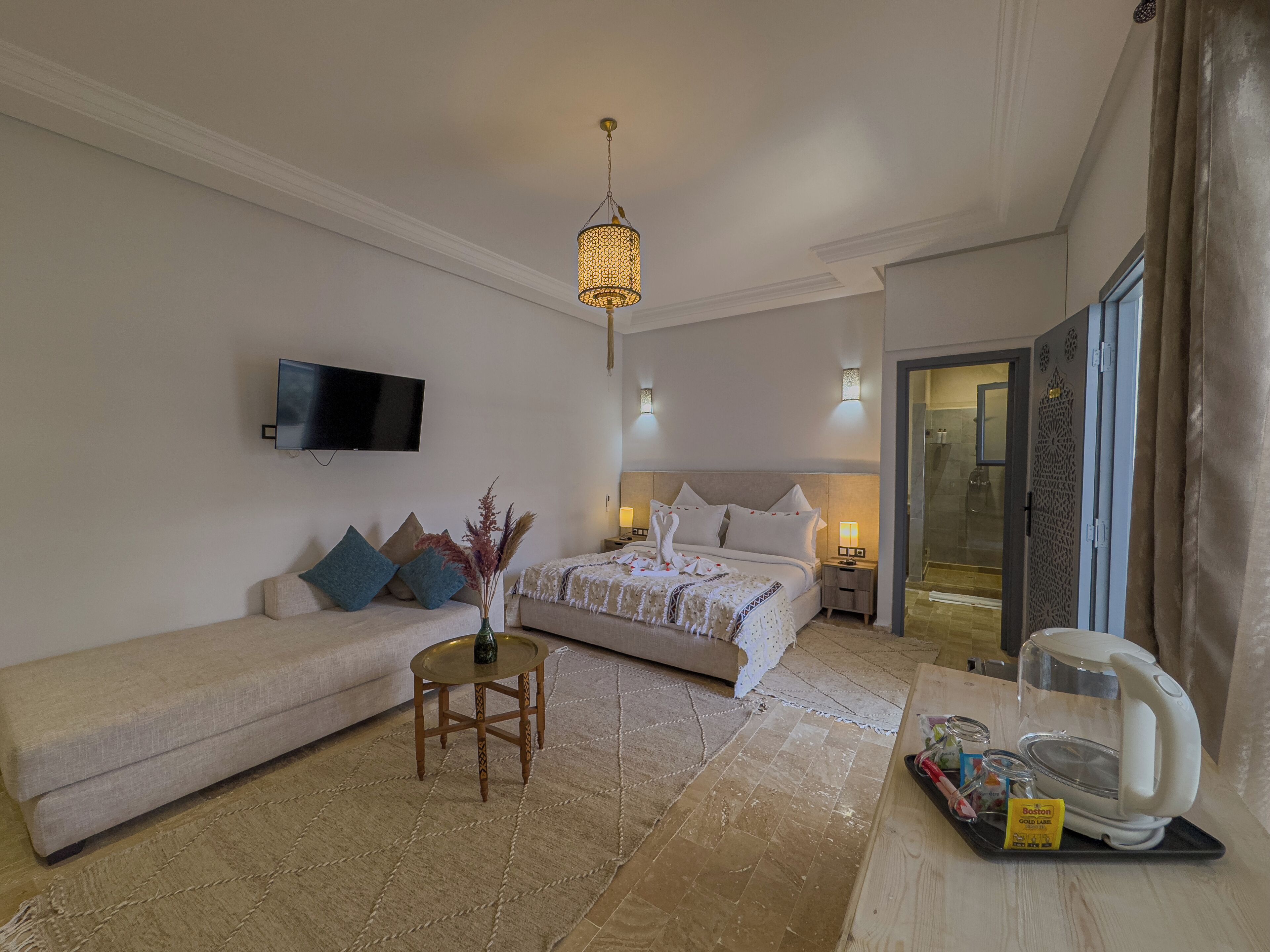 Habitación doble superior, patio, vista al patio | Wifi gratis 