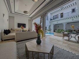 50-厘米智能电视（配备卫星频道）