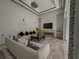 50-cm Smart TV with satellite channels