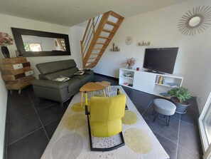 TV - Charming, quiet house with garden (Brissac Loire Aubance)