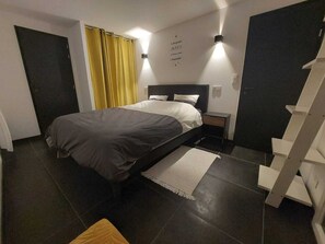 2 عدّة غرف نوم وواي فاي وملاءات أسرّة