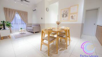 Comfort Apartment, Non Smoking, Mountain View | Living area