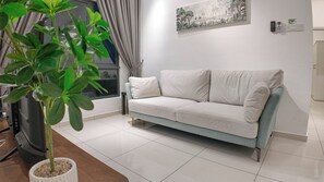 Deluxe Apartment, Non Smoking, Mountain View | Living area