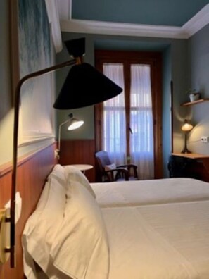 Double Room | Iron/ironing board, free WiFi - Hostal La Vera (Madrid)
