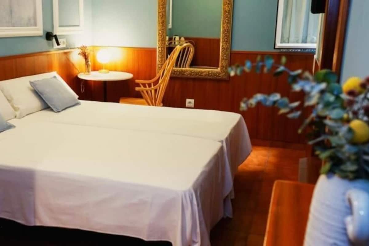 Double Room | Iron/ironing board, free WiFi