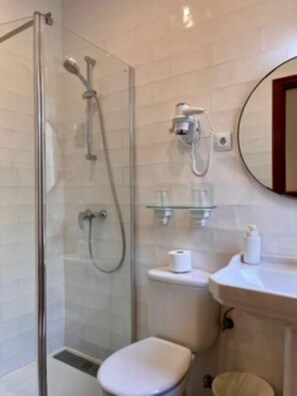 Habitación individual | Tabla de planchar con plancha y wifi gratis 