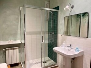 Double Room | Bathroom - Hostal La Vera (Madrid)