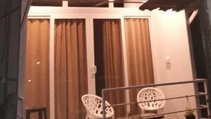 A two-story building with a balcony on the upper floor. - Casa Fiesta (Canacona)