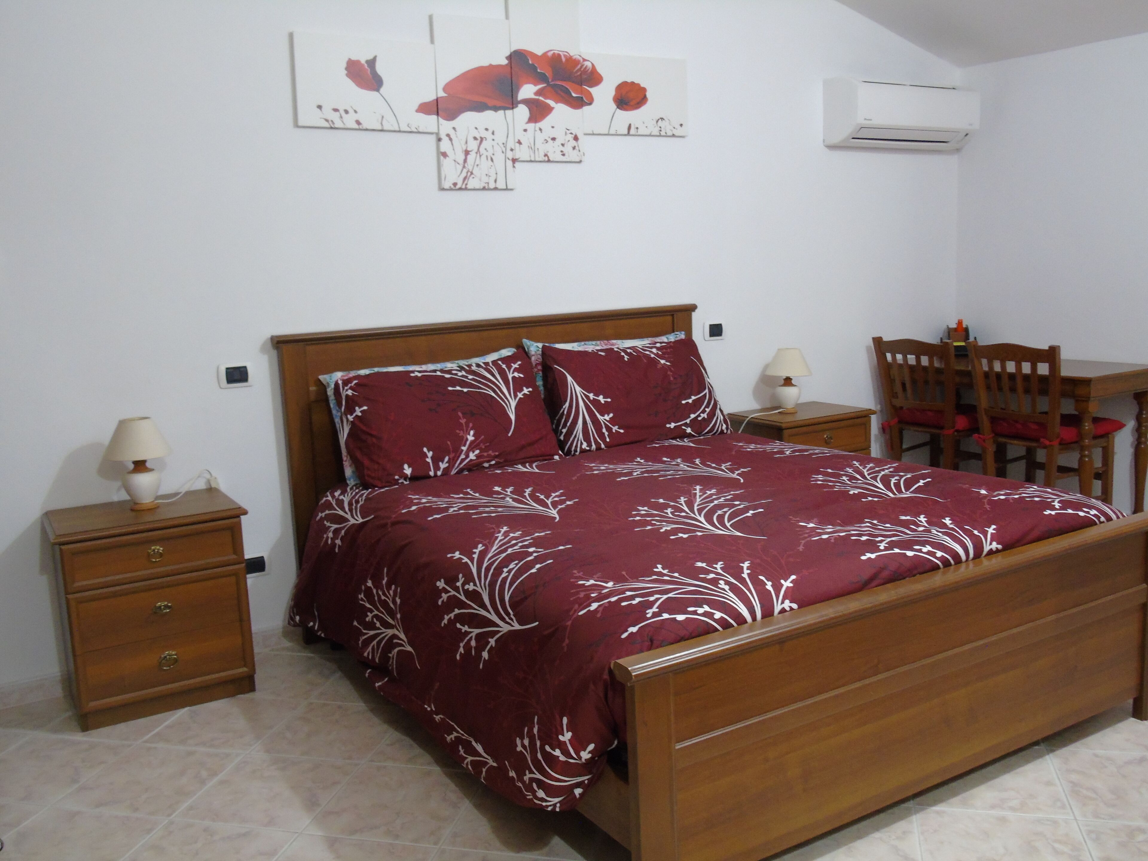 Basic-Doppelzimmer, 1 Doppelbett, Stadtblick | Kostenloses WLAN, Bettwäsche