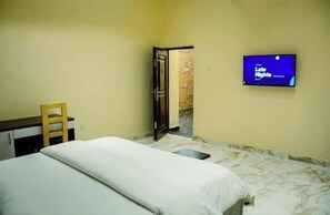 Iron/ironing board, WiFi, bed sheets - 6BDR Duplex in GRA Near Shoprite & Malls (Enugu)