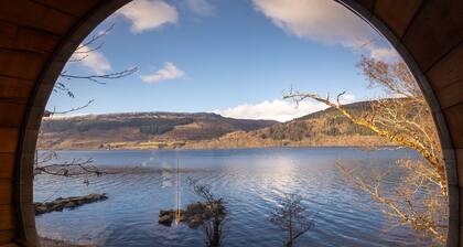 Stunning Boathouse with hot tub and sauna in Highland Scotland