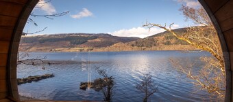 Stunning Boathouse with hot tub and sauna in Highland Scotland