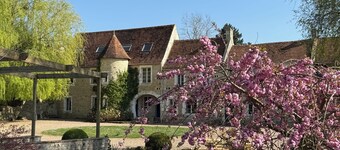 Ciderpress 6-bedroom house set in 1 hectare of gardens with pool and lake