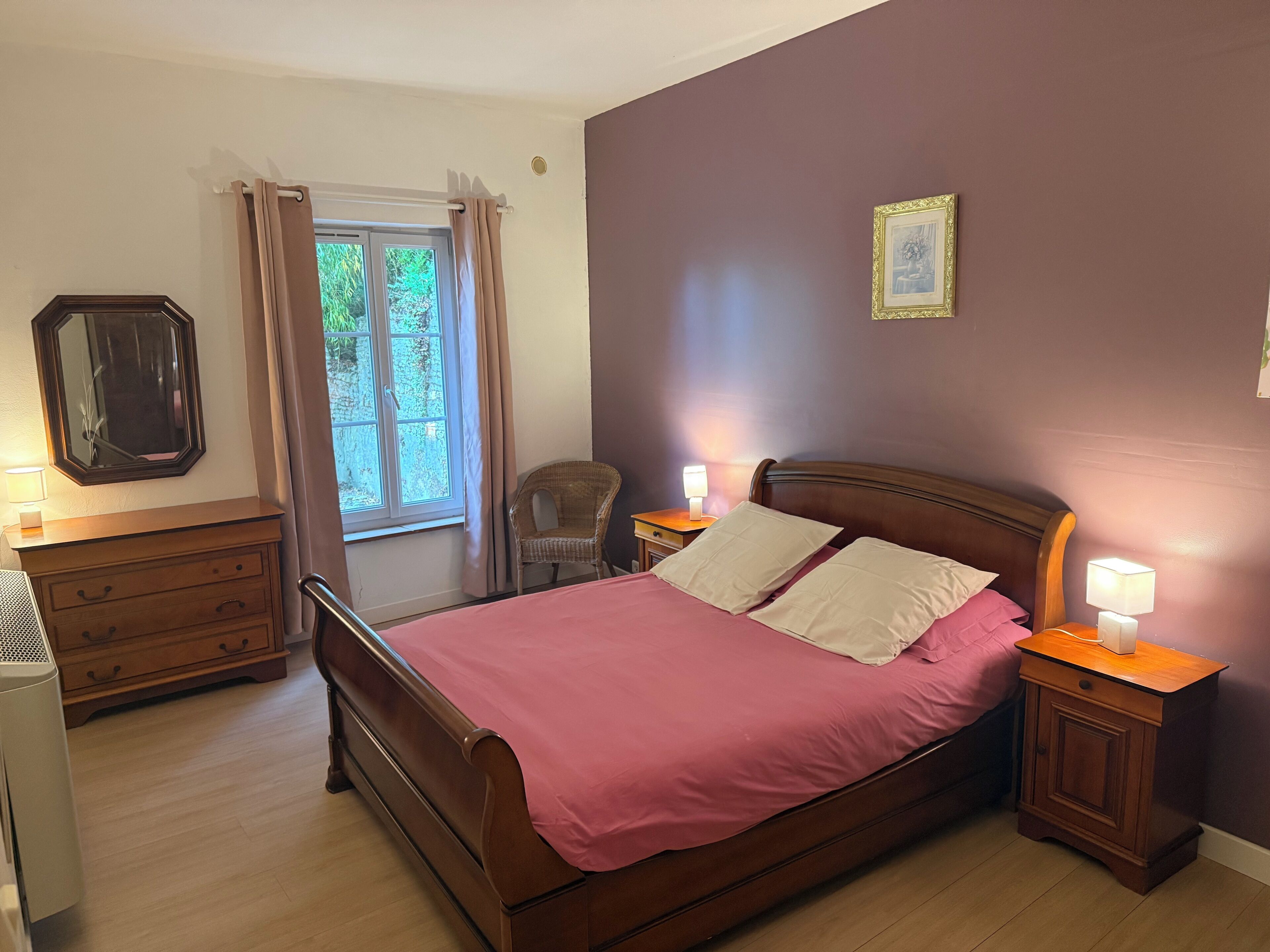 6 habitaciones, tabla de planchar con plancha, internet y ropa de cama 