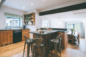 Fridge, microwave, oven, stovetop - 5* Organic Farmstay. Guided nature walks. Close to award winning beaches. (Braunton)