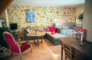 Luksusmökki, patio, näköala puutarhaan | Oleskelualue