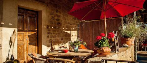 Family Cottage, Patio, Mountain View | Terrace/patio