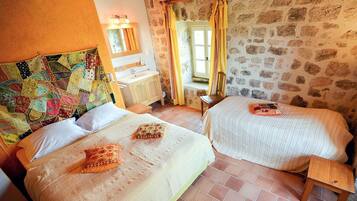 Superior Cottage, Patio, Garden View | Free WiFi