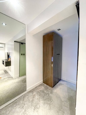 Apartment, 1 Bedroom, Smoking, Balcony | Bahagian dalam