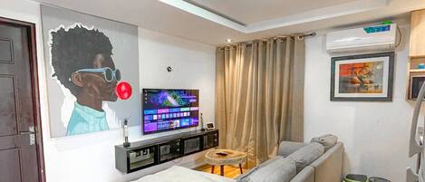 Apartment, 1 Bedroom, Smoking, Balcony | Living room