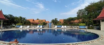 Pool Villa Palmtree Residence