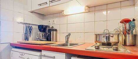 ثلاجة، غسالة أطباق، مستلزمات طهي/أطباق/أوعية