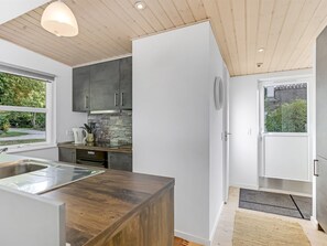 Kühlschrank, Geschirrspüler, Kochgeschirr/Geschirr/Besteck