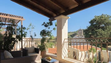 Luxury Villa, 4 Bedrooms, Private Pool, Courtyard View | Balcony