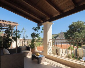 Luxury Villa, 4 Bedrooms, Private Pool, Courtyard View | Balkoni
