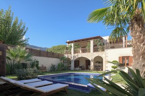 Luxury Villa, 4 Bedrooms, Private Pool, Courtyard View | Pemandangan dari bilik