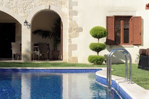 Outdoor pool, pool loungers