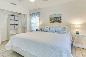 4 bedrooms, desk, iron/ironing board, Internet