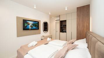 In-room safe, iron/ironing board, free WiFi, bed sheets