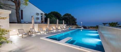 Piscine extérieure (ouverte en saison)