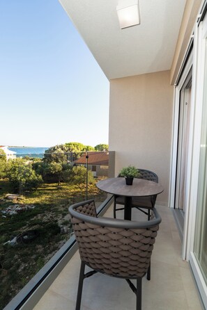 In-room safe, iron/ironing board, free WiFi, bed sheets