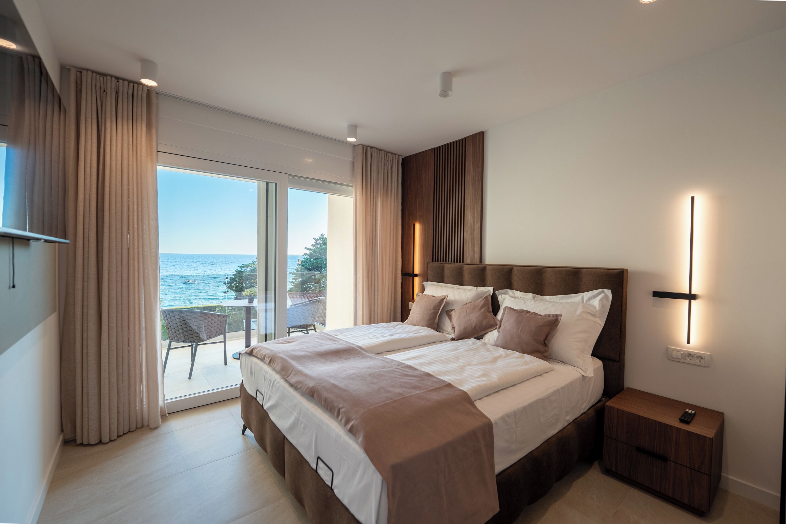 In-room safe, iron/ironing board, free WiFi, bed sheets