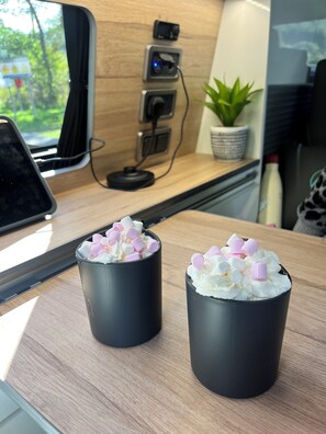 Kaffee und/oder Kaffeemaschine