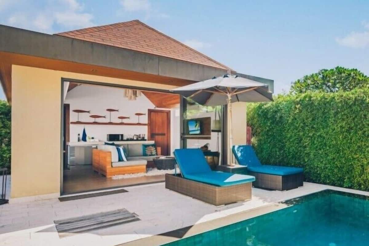 Deluxe Villa | Premium bedding, in-room safe, desk, iron/ironing board