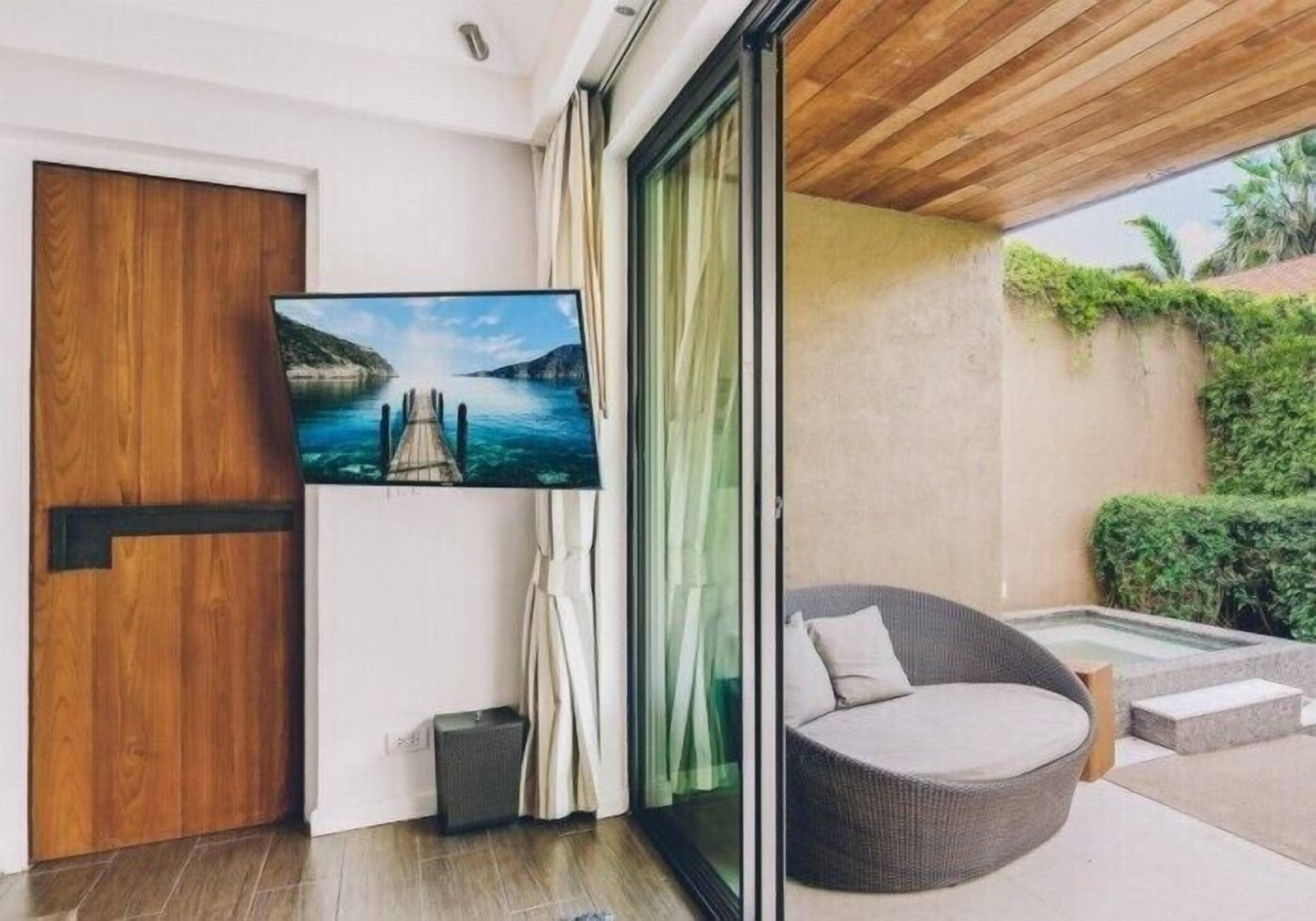 Classic Villa | Premium bedding, in-room safe, desk, iron/ironing board