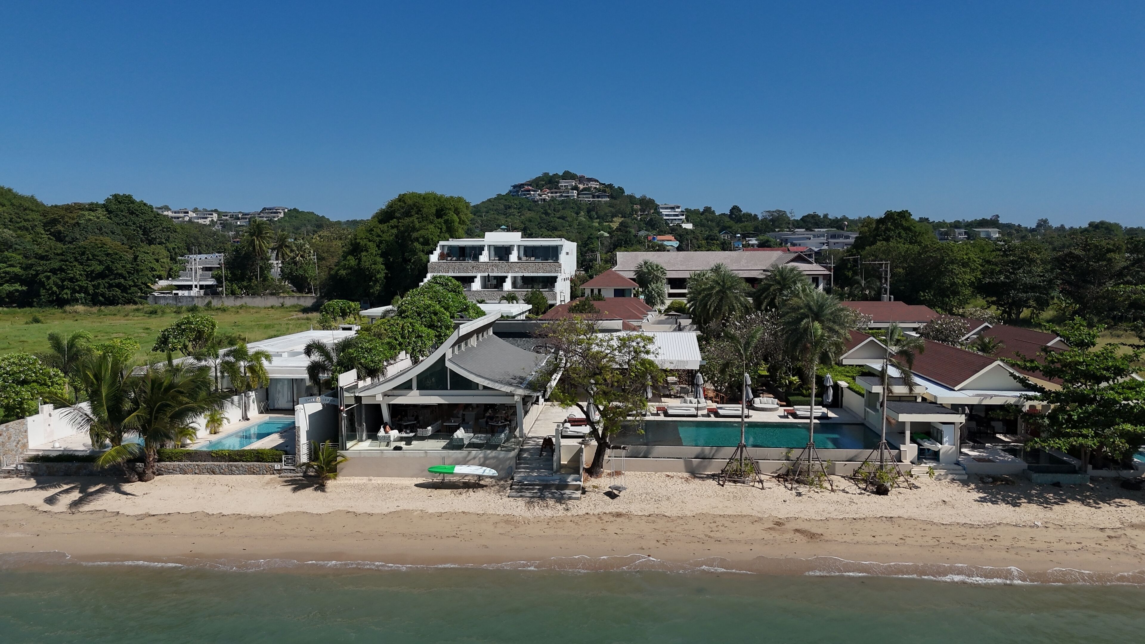 Privat strand og hvit sand