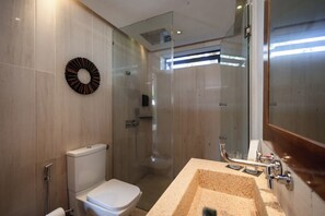 Classic stórt einbýlishús | Baðherbergi | Snyrtivörur án endurgjalds, hárblásari, baðsloppar, inniskór