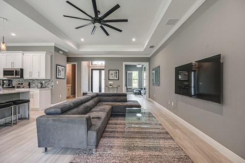 Serene, Pet-Friendly Naples Home by Golf & Beaches