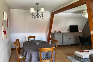 Classic-Ferienhaus, Balkon, Gartenblick | Esszimmer