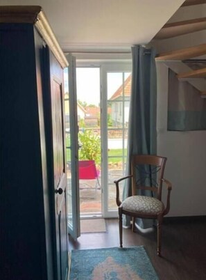 Klassieke cottage, balkon, uitzicht op tuin | Een strijkplank/strijkijzer, gratis wifi