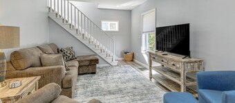 Walk to Main Street! Updated Norwich Home