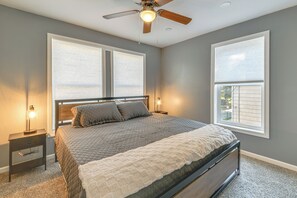 3 間睡房、書桌、上網、床單