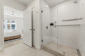 Shower, hair dryer, towels